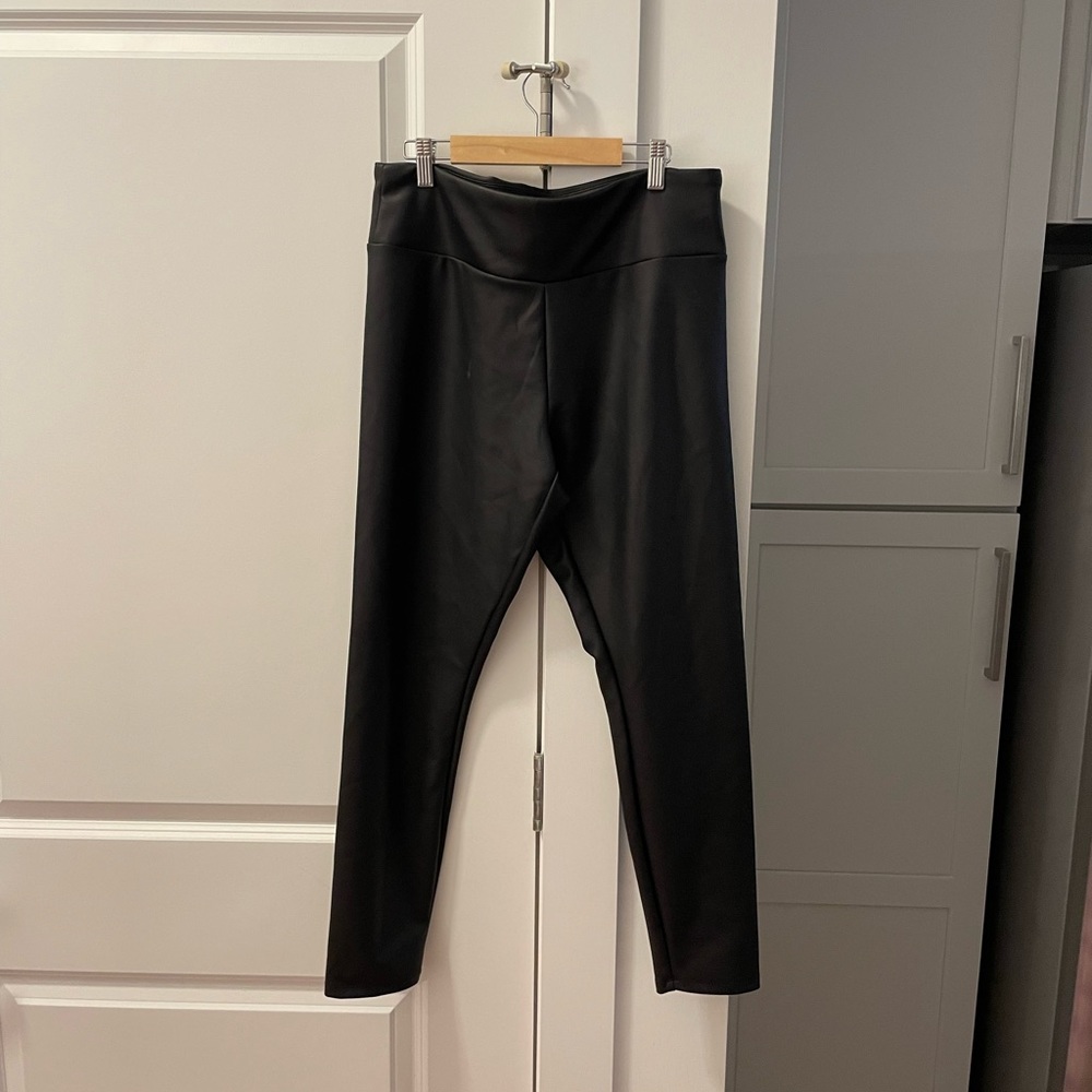 Express faux leather leggings size L
